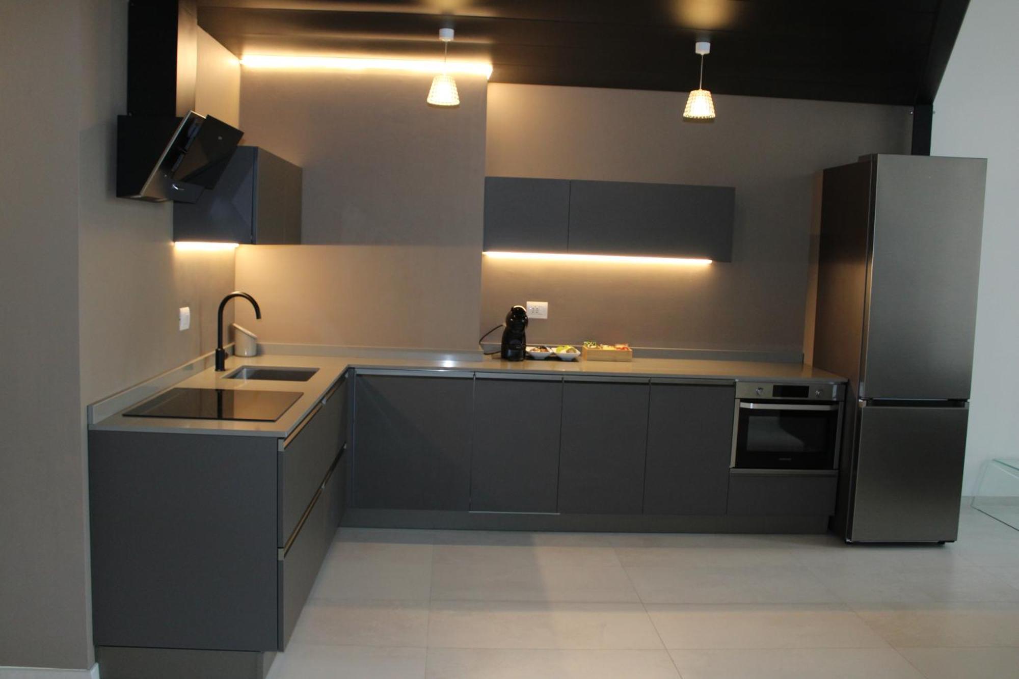 Milan Space Loft - Apartment Close To M5 Subway - Free Parking - Sky & Netflix Tv 외부 사진