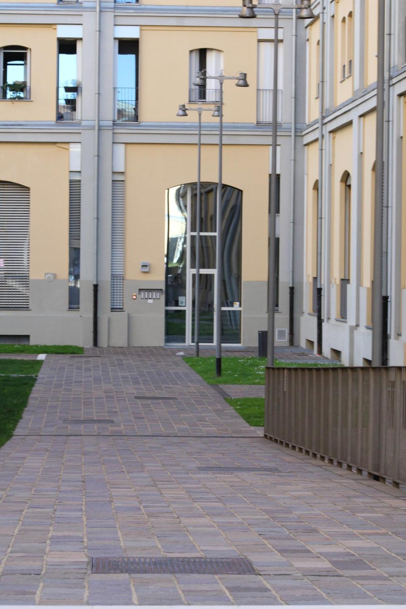 Milan Space Loft - Apartment Close To M5 Subway - Free Parking - Sky & Netflix Tv 외부 사진